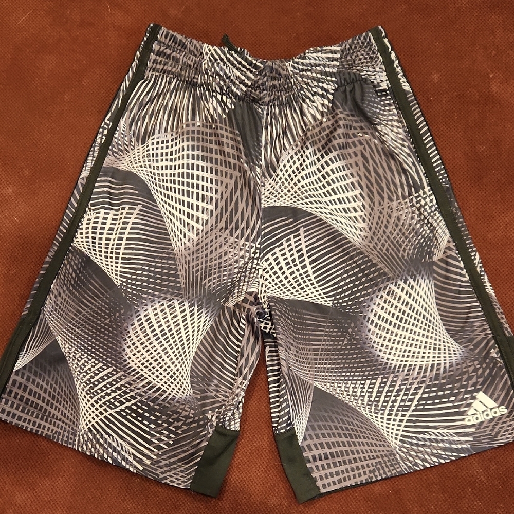 Boys Adidas Graphic Athletic Shorts M